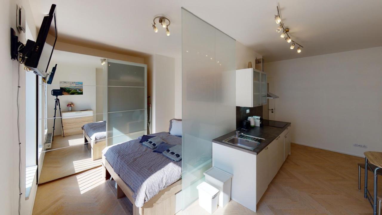Onsite Free Garage Parking, 10Min Centre By Bus Apartment Prague Luaran gambar