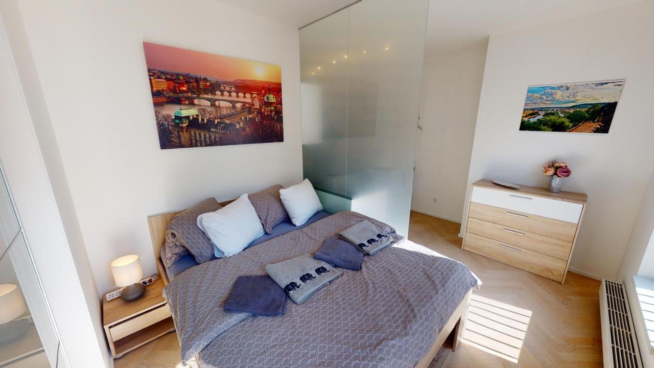 Onsite Free Garage Parking, 10Min Centre By Bus Apartment Prague Luaran gambar