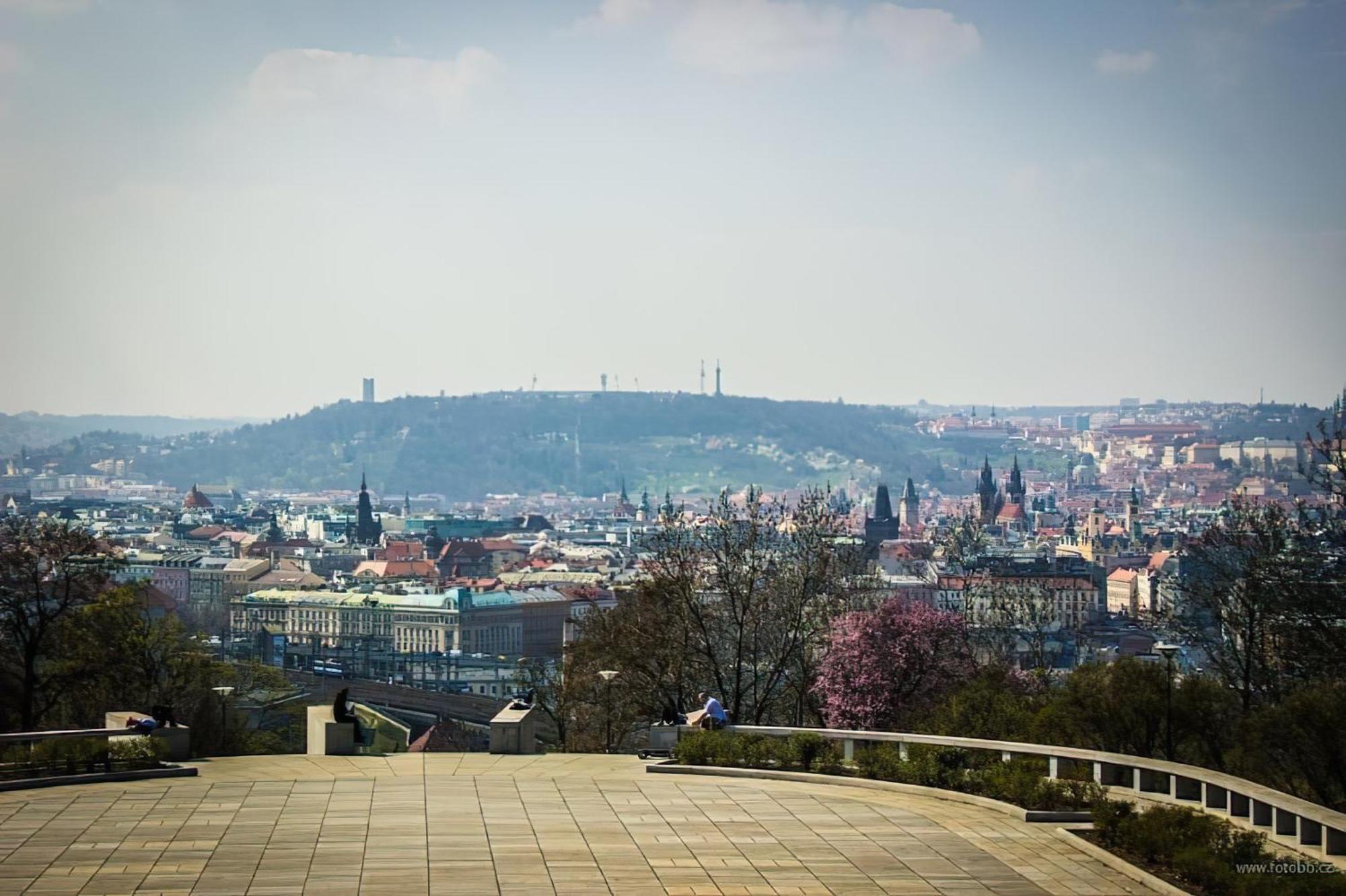 Onsite Free Garage Parking, 10Min Centre By Bus Apartment Prague Luaran gambar