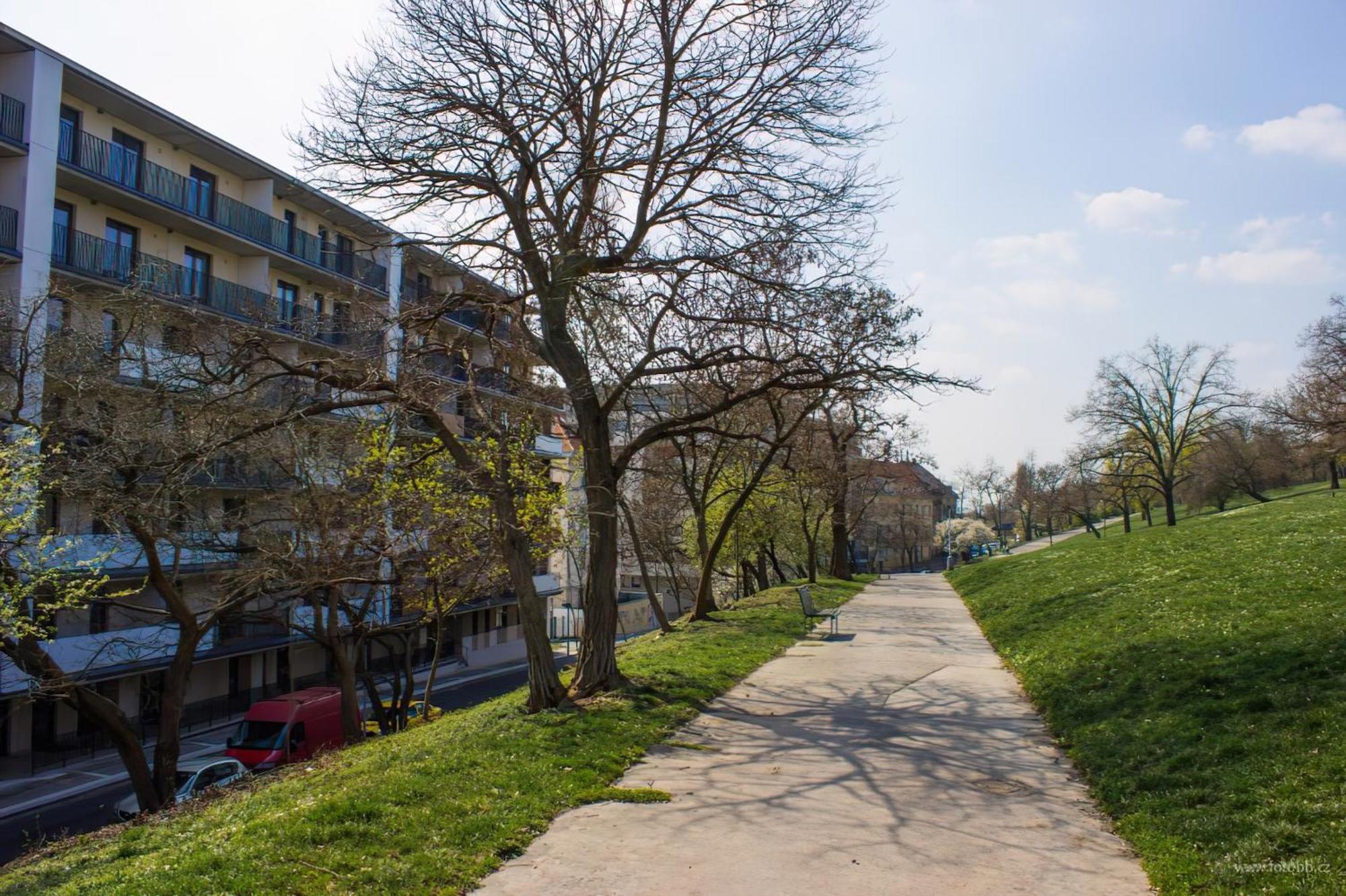 Onsite Free Garage Parking, 10Min Centre By Bus Apartment Prague Luaran gambar